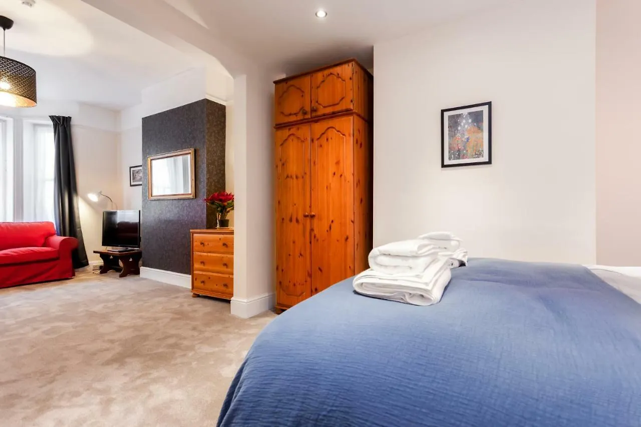 Apartment Gorgeous Town Centre Apt With Courtyard Garden Bournemouth