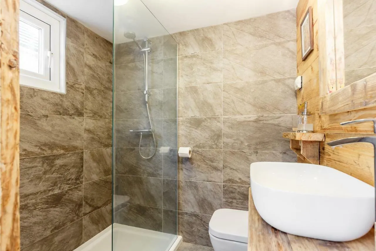 Gorgeous Town Centre Apt With Courtyard Garden بورنماوث 0*,  المملكة المتحدة
